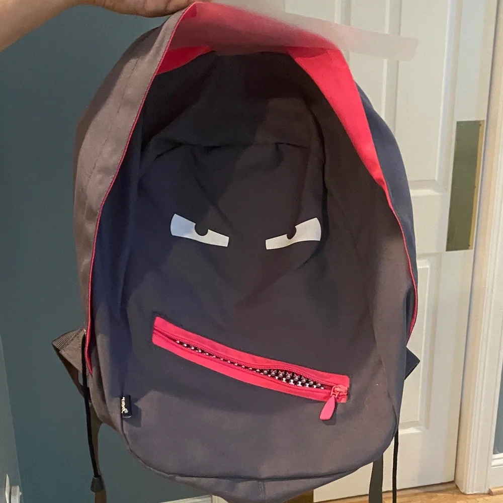 Backpack. New without tag by Zipit. Gray. 18”x13”.